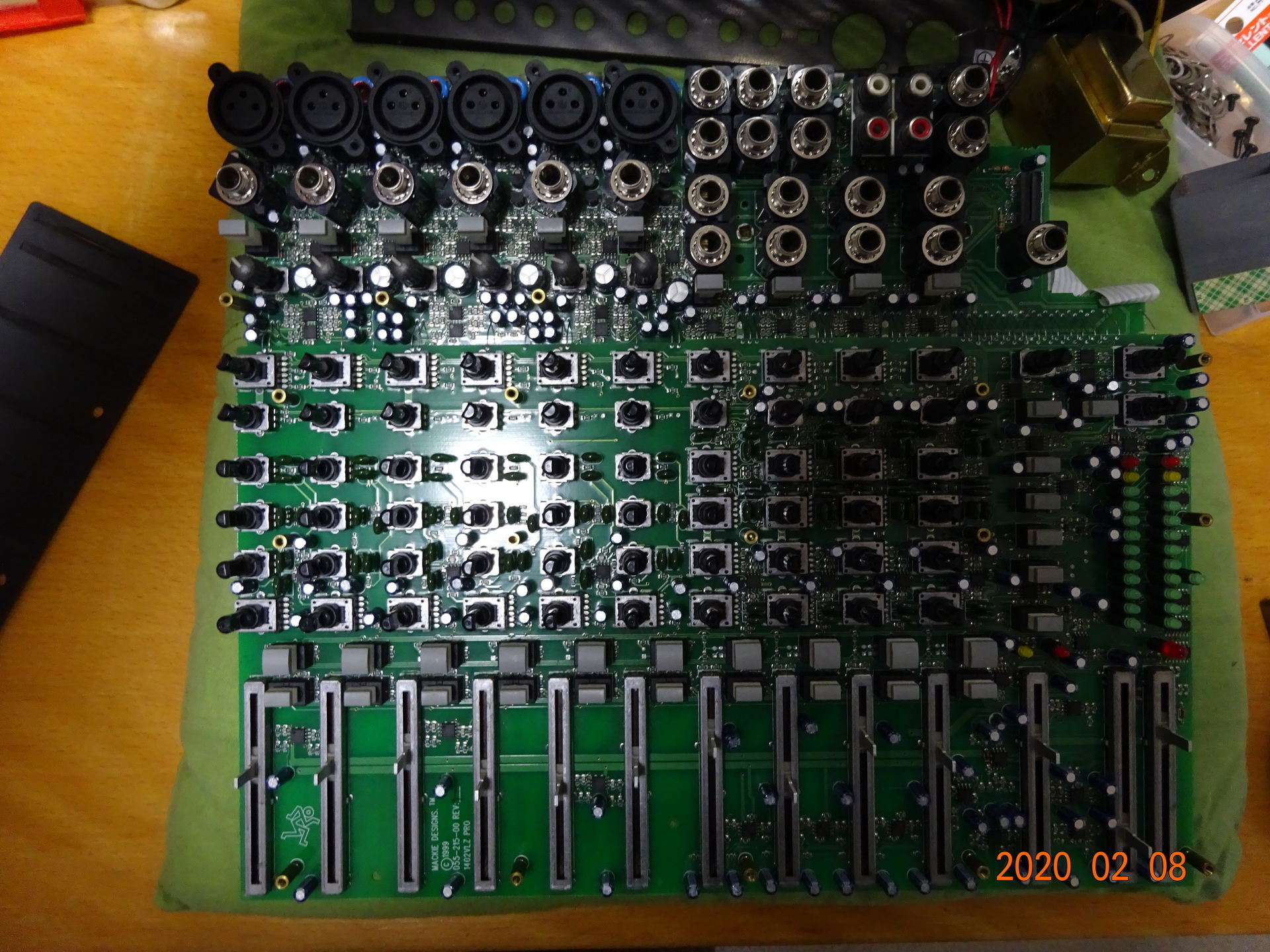 MACKIE 1604-VLZ PRO アナログミキサー 16チャンネル